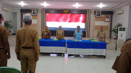 Keterangan: Bupati Kendal, Dyah Kartika Permanasari (depan kedua dari kiri) bersama Kepala Inspektorat Kendal, Rini Utami, saat sosialisasi anti korupsi, di Aula DPUPR Kendal, Senin 13/10/2025. (Roni/Jateng Memanggil)