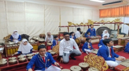 Pelatihan karawitan ( Adji memanggil. co)
