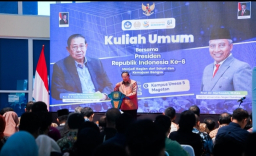 Mantan Presiden RI, SBY saat memberikan sambutan di Unesa , Magetan (Adji/Memanggil. co)