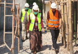 Tim Pendampingan Kejari Blora turun langsung melaksakan monitoring ketat pembangunan proyek strategis RSUD Cepu. (Foto: Dok. RSUD Cepu/Memanggil.co)