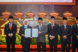 APBD Jatim 2026 Resmi Disetujui, Gubernur Khofifah Pastikan Jalankan Program Prioritas