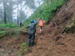 Bencana Longsor Hantam Blok Kutukan Sendi, Akses Pacet–Batu Ditutup Sementara