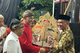Bukti Dedikasi Nguri-uri Budaya Jawa: Sumanto Dinobatkan sebagai Bapaknya Wayang Karanganyar