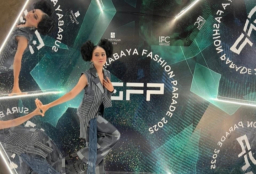 Model Muda Sidoarjo, Syakirah Ashillah Tampil Memukau di Surabaya Fashion Parade 2025