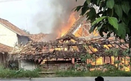 Rumah Kayu di Sambiroto Ludes Terbakar, Satu Mobil dan Dua Sapi Ikut Hangus