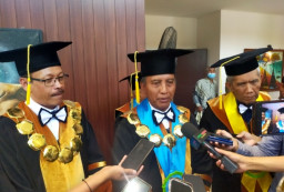 Perkuat Transformasi PTN-BH, UNESA Kukuhkan 11 Guru Besar Baru di Akhir Tahun 2025