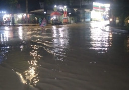 Hujan Deras, Jalan Stasiun Kota Cepu Kembali Terendam Banjir