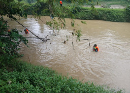 Pagi Mencekam di Blora: 8 Pelajar Terseret Arus Sungai Lusi