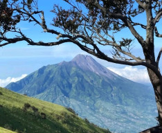 Pendaki Wajib Tahu, Seluruh Jalur Gunung Merbabu Ditutup Awal Tahun 2026