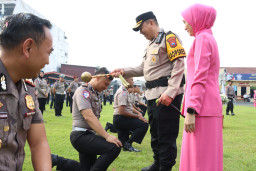 Polres Mojokerto Kota Gelar Upacara Kenaikan Pangkat dan Pelepasan Purna Tugas Personel