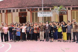 Wamendikdasmen Tinjau Sekolah Penerima Bantuan Digitalisasi di Blora, Pastikan IFP Dimanfaatkan Optimal