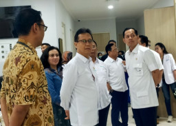 Stop Devisa Lari ke Luar Negeri, Kepala BPPIK Dorong Penguatan Fasilitas Kesehatan Nasional