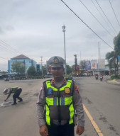 Lubang Jalan Mengintai, Polisi Blora Turun Tangan Pasang Tanda Keselamatan
