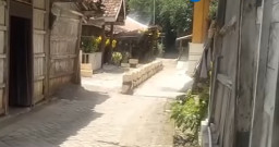 Warga Desa Kalangan Blora Terganggu, Jalan Lingkungan Diblokade Batu Kumbung Setinggi 50 Cm