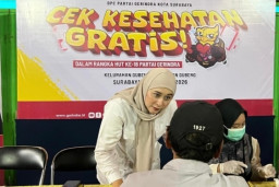 Komitmen Program Presiden, Ajeng Wira Wati Gelar Cek Kesehatan Gratis dan Bakti Sosial di Gubeng