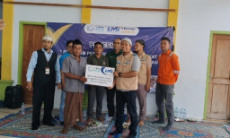 PLN UIT JBM  Salurkan Modal Usaha Peternak Ayam di Madura, Dongkrak Ekonomi Desa Jelang Ramadan