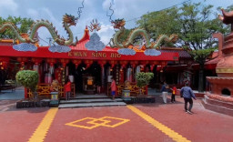 Lampion Menyala, Polemik Pengurus Masih Membayangi Imlek 2577 di Kelenteng Tuban