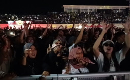 Dongkrak PAD Tuban, 25 Ribu Penonton Nikmati Konser Musik NDX AKA