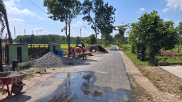 Bukan Sekadar Aspal, Ini 4 Dampak Positif Pembangunan Jalan di Desa Plosorejo Blora