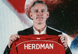Pelatih Baru Timnas Indonesia, John Herdman, Tunjukkan Debut Sempurna di Laga Perdana