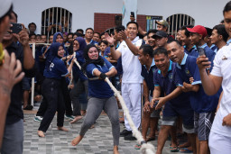 Meriahkan HBP ke-62, Lapas Mojokerto Gelar Lomba Tarik Tambang Libatkan Pegawai dan Warga Binaan