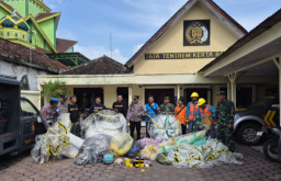 Amankan Listrik Lebaran, PLN Gelar ‘Operasi Grebeg Ketupat’ di Jalur SUTET Jawa Timur