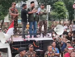 Ratusan Banser Geruduk Gedung Merah Putih, Teriakan “KPK Zalim” Menggema Saat Menteri Agama Diperiksa