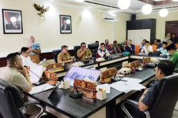 PolemiK Lebar Sungai Kalianak, DPRD Surabaya Minta Penandaan Rumah Warga Dihentikan Sementara 