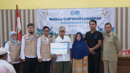 Jelang Lebaran, YBM PLN UIT JBM Salurkan Zakat Pegawai untuk 250 Dhuafa di Ketegan
