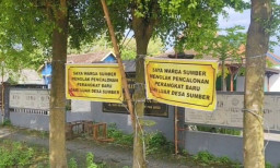 Seleksi Perangkat Desa Sumber Disorot Warga, Banner Protes Bermunculan