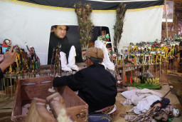 Wayang Krucil Janjang Tampil di Pendopo Bupati Blora, Gus Arief Dorong Jadi Wisata Edukasi