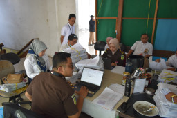 Dugaan Korupsi Sewa Stan dan Lahan, Kejari Tanjung Perak Geledah Kantor PD Pasar Surya