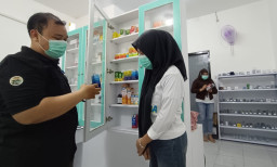 Ubah Cara Pandang Masyarakat, Apotek Kini Satukan Layanan Kesehatan dengan Pendidikan Mahasiswa Farmasi