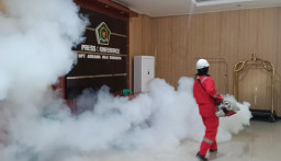 BBKK Surabaya Fogging Lingkungan Asrama Haji Jelang Keberangkatan Jemaah