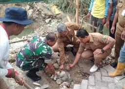 TNI dan Masyarakat Targetkan Bangun 4 Jembatan Garuda di Blora