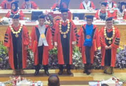 Untag Surabaya Kukuhkan Dua Guru Besar Baru, Dorong Reputasi dan Pengembangan Akademik