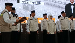 Menteri Haji dan Umrah Lantik PPIH dari 14 Embarkasi di Surabaya