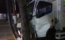 Gagal Sampai Makodim Tuban, Truk KDMP Justru Oleng dan Tabrak Pohon