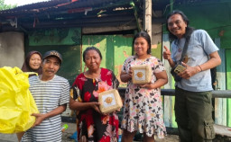 Forwan Surabaya Bagikan 500 Paket Daging Kurban ke Loper Koran dan Pasukan Kuning