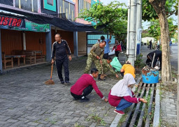 Jepon Hidupkan Budaya Gotong Royong Lewat Program Jumat Bersih