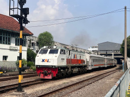 Penyesuaian Sarana di Area Surabaya, KAI Commuter Line Tambah Kapasitas Angkut