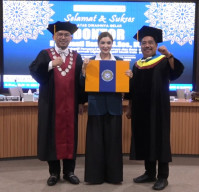Penyanyi Ashanty Raih Gelar Doktor Unair, Angkat Adaptasi Musisi Lintas Generasi di Era Digital
