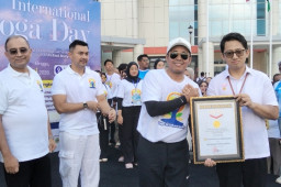 Unesa Pecahkan Rekor MURI Yoga Inklusif, Libatkan 150 Peserta Disabilitas
