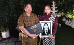 Air Mata Kartiwi di Kursi Wisuda : Kisah Linda, Mahasiswi Tangguh yang Menyimpan Sakit Demi Mimpi dan Orang Tua
