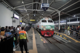 Libur Panjang, Pengguna Commuter Line Area 8 Surabaya Tembus 253 Ribu Orang