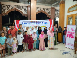 Sambut Hari Bhayangkara ke-80, Polsek Jepon Santuni Belasan Anak Yatim di Masjid Al Gomamah
