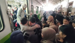 Anak-Anak dan Orang Tua Padati KA Commuter, Moda Wisata Favorit Saat Libur Sekolah