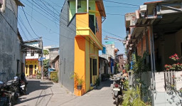 Viral, Rumah Unik Berdiri di Lahan Super Sempit