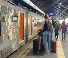 Kereta Api Jadi Favorit Wisatawan Mancanegara, Stasiun Gubeng Tertinggi