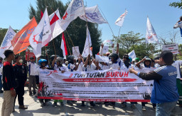 PT Solusi Bangun Indonesia Gagal Meredam Gejolak Buruh Tuban